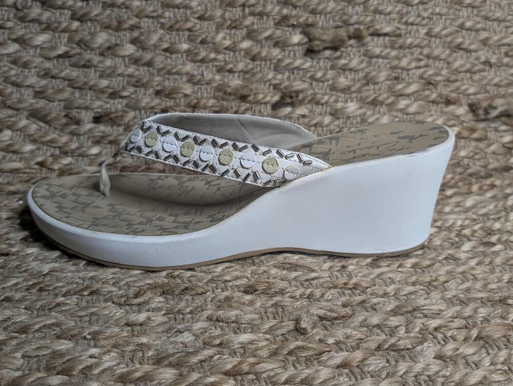 Clarks Womens 11M Light Tan/White Silver Slip On 3" Wedge Heel Thong Sandals - Picture 1 of 10